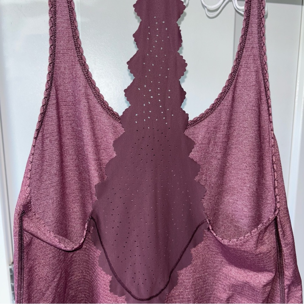 Lululemon Athletica Women’s 105 Singlet SE Lasercut Heathered BordeauxDrama Sz 6 - Picture 3 of 11